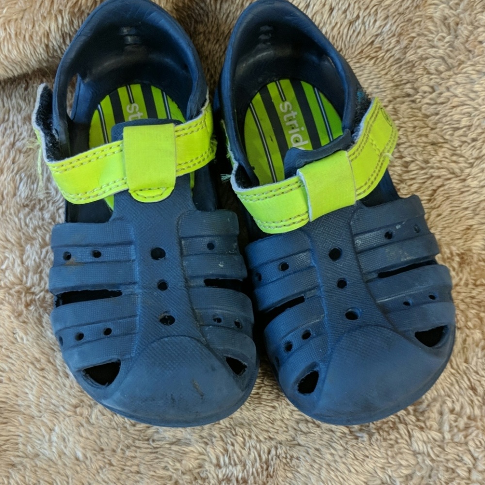 Stride rite closed toed sandal size 5
